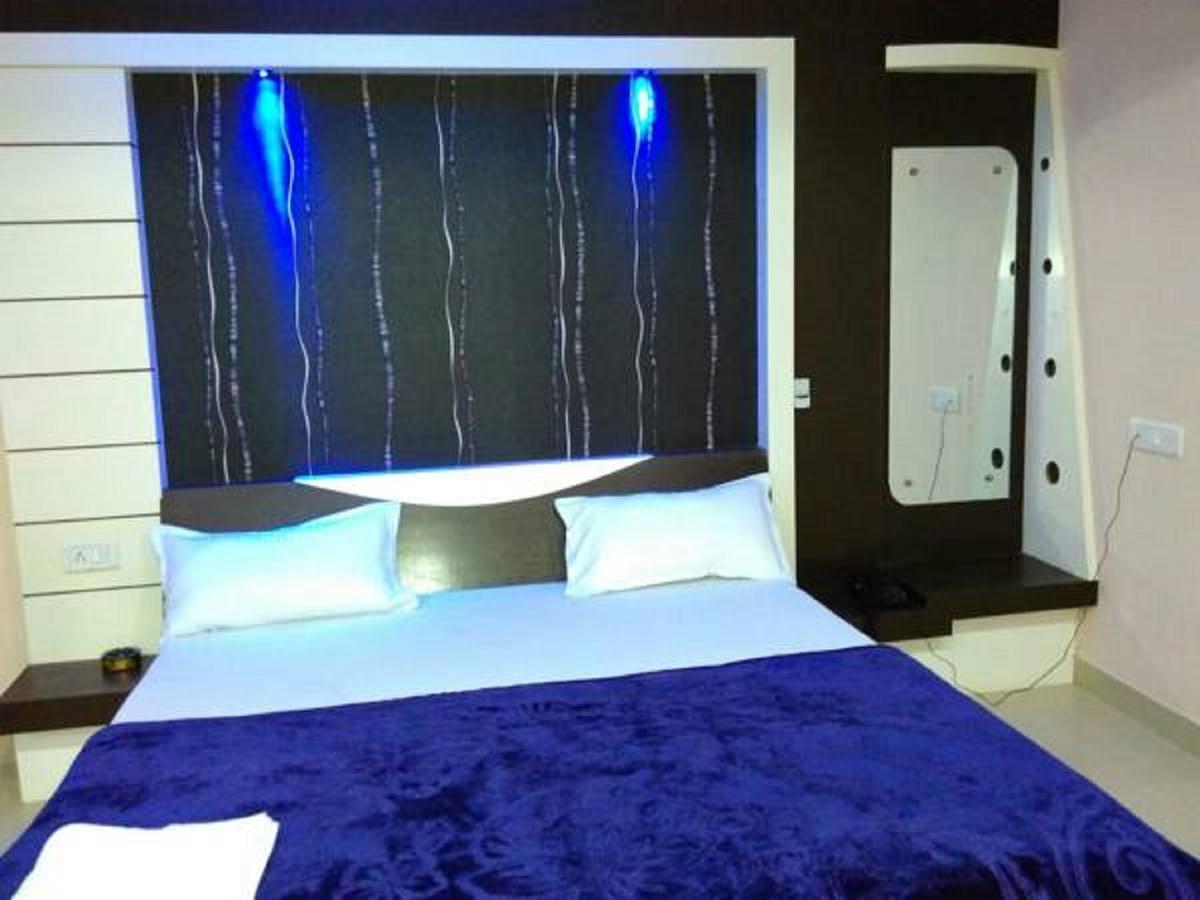 Datia Hotel Blue Star المظهر الخارجي الصورة